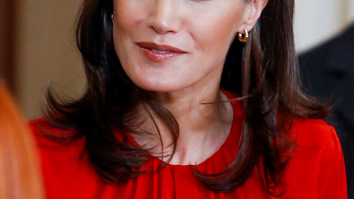 H &#x392;&#x3B1;&#x3C3;&#x3AF;&#x3BB;&#x3B9;&#x3C3;&#x3C3;&#x3B1; Letizia &#x3C6;&#x3CC;&#x3C1;&#x3B5;&#x3C3;&#x3B5; &#x3C4;&#x3BF; &#x3C7;&#x3C1;&#x3CE;&#x3BC;&#x3B1; &#x3C0;&#x3BF;&#x3C5; &#x3B8;&#x3B1; &#x3BA;&#x3C5;&#x3C1;&#x3B9;&#x3B1;&#x3C1;&#x3C7;&#x3AE;&#x3C3;&#x3B5;&#x3B9; &#x3C4;&#x3B7;&#x3BD; &#x3B5;&#x3C0;&#x3CC;&#x3BC;&#x3B5;&#x3BD;&#x3B7; &#x3C3;&#x3B5;&#x3B6;&#x3CC;&#x3BD;
