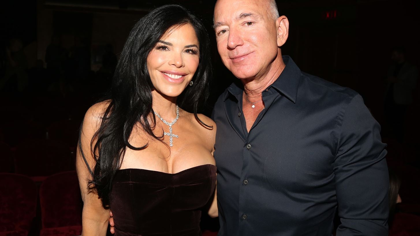 Lauren Sanchez | &#x397; &#x3B1;&#x3B4;&#x3B5;&#x3C1;&#x3C6;&#x3AE; &#x3C4;&#x3B7;&#x3C2;, Elena, &#x3BC;&#x3BF;&#x3B9;&#x3C1;&#x3AC;&#x3B6;&#x3B5;&#x3C4;&#x3B1;&#x3B9; &#x3C4;&#x3B9;&#x3C2; &#x3C0;&#x3C1;&#x3CE;&#x3C4;&#x3B5;&#x3C2; (&#x3BA;&#x3B1;&#x3B9; &#x3BC;&#x3BF;&#x3BD;&#x3B1;&#x3B4;&#x3B9;&#x3BA;&#x3AD;&#x3C2;) &#x3C6;&#x3C9;&#x3C4;&#x3BF;&#x3B3;&#x3C1;&#x3B1;&#x3C6;&#x3AF;&#x3B5;&#x3C2; &#x3B1;&#x3C0;&#x3CC; &#x3C4;&#x3BF;&#x3BD; &#x3B3;&#x3AC;&#x3BC;&#x3BF; &#x3C3;&#x3C4;&#x3B7; &#x392;&#x3B5;&#x3BD;&#x3B5;&#x3C4;&#x3AF;&#x3B1;