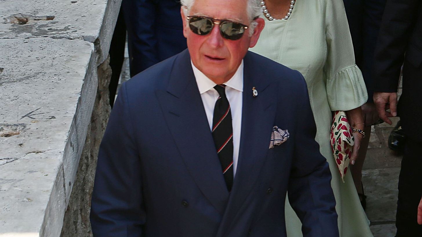 &#x3A0;&#x3C1;&#x3AF;&#x3B3;&#x3BA;&#x3B9;&#x3C0;&#x3B1;&#x3C2; &#x39A;&#x3AC;&#x3C1;&#x3BF;&#x3BB;&#x3BF;&#x3C2;- Camilla Parker Bowles: &#x397; &#x3C7;&#x3B1;&#x3BB;&#x3B1;&#x3C1;&#x3AE; &#x3B2;&#x3CC;&#x3BB;&#x3C4;&#x3B1; &#x3C4;&#x3BF;&#x3C5;&#x3C2; &#x3C3;&#x3C4;&#x3B7;&#x3BD; &#x395;&#x3C1;&#x3BC;&#x3BF;&#x3CD;