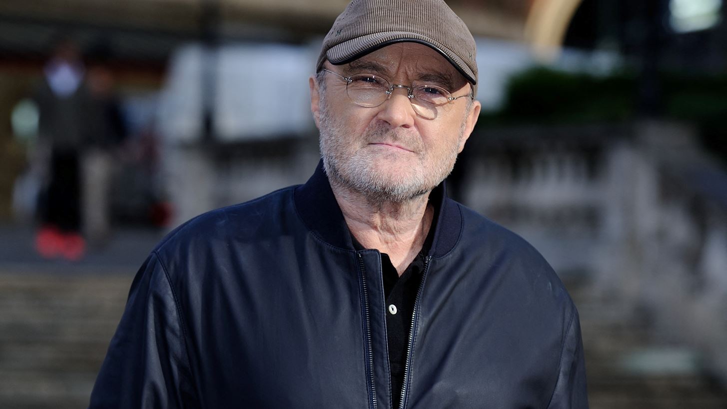 O Phil Collins &#x3B1;&#x3C0;&#x3B1;&#x3B3;&#x3BF;&#x3C1;&#x3B5;&#x3CD;&#x3B5;&#x3B9; &#x3BD;&#x3B1; &#x3B1;&#x3BA;&#x3BF;&#x3CD;&#x3B3;&#x3BF;&#x3BD;&#x3C4;&#x3B1;&#x3B9; &#x3C4;&#x3C1;&#x3B1;&#x3B3;&#x3BF;&#x3CD;&#x3B4;&#x3B9;&#x3B1; &#x3C4;&#x3BF;&#x3C5; &#x3C3;&#x3C4;&#x3B9;&#x3C2; &#x3C3;&#x3C5;&#x3B3;&#x3BA;&#x3B5;&#x3BD;&#x3C4;&#x3C1;&#x3CE;&#x3C3;&#x3B5;&#x3B9;&#x3C2; &#x3C4;&#x3BF;&#x3C5; Trump
