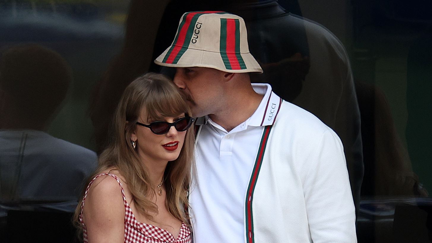 Taylor Swift &amp; Travis Kelce | &#x391;&#x3C0;&#x3BF;&#x3BA;&#x3B1;&#x3BB;&#x3CD;&#x3C6;&#x3B8;&#x3B7;&#x3BA;&#x3B5; &#x3B7; &#x3B7;&#x3BC;&#x3B5;&#x3C1;&#x3BF;&#x3BC;&#x3B7;&#x3BD;&#x3AF;&#x3B1; &#x3C4;&#x3BF;&#x3C5; &#x3B3;&#x3AC;&#x3BC;&#x3BF;&#x3C5; &#x3C4;&#x3BF;&#x3C5;&#x3C2; &#x3BA;&#x3B1;&#x3B9; &#x3AD;&#x3C7;&#x3B5;&#x3B9; &#x3C3;&#x3C5;&#x3BC;&#x3B2;&#x3BF;&#x3BB;&#x3B9;&#x3BA;&#x3AE; &#x3C3;&#x3B7;&#x3BC;&#x3B1;&#x3C3;&#x3AF;&#x3B1;