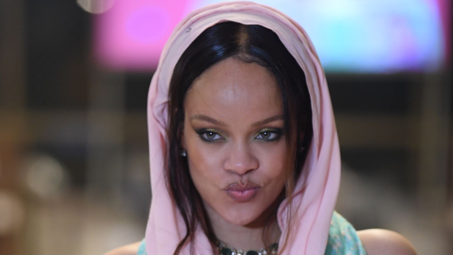 Rihanna | &#x397; &#x3C0;&#x3BB;&#x3B1;&#x3C3;&#x3C4;&#x3B9;&#x3BA;&#x3AE; &#x3C0;&#x3BF;&#x3C5; &#x3B8;&#x3B1; &#x3AD;&#x3BA;&#x3B1;&#x3BD;&#x3B5;, &#x3BF; &#x3AD;&#x3C1;&#x3C9;&#x3C4;&#x3B1;&#x3C2; &#x3BC;&#x3B5; &#x3C4;&#x3BF;&#x3BD; Asap Rocky &#x3BA;&#x3B1;&#x3B9; &#x3B7; &#x3B5;&#x3C0;&#x3B9;&#x3B8;&#x3C5;&#x3BC;&#x3AF;&#x3B1; &#x3B3;&#x3B9;&#x3B1; &#x3C4;&#x3C1;&#x3AF;&#x3C4;&#x3BF; &#x3C0;&#x3B1;&#x3B9;&#x3B4;&#x3AF;