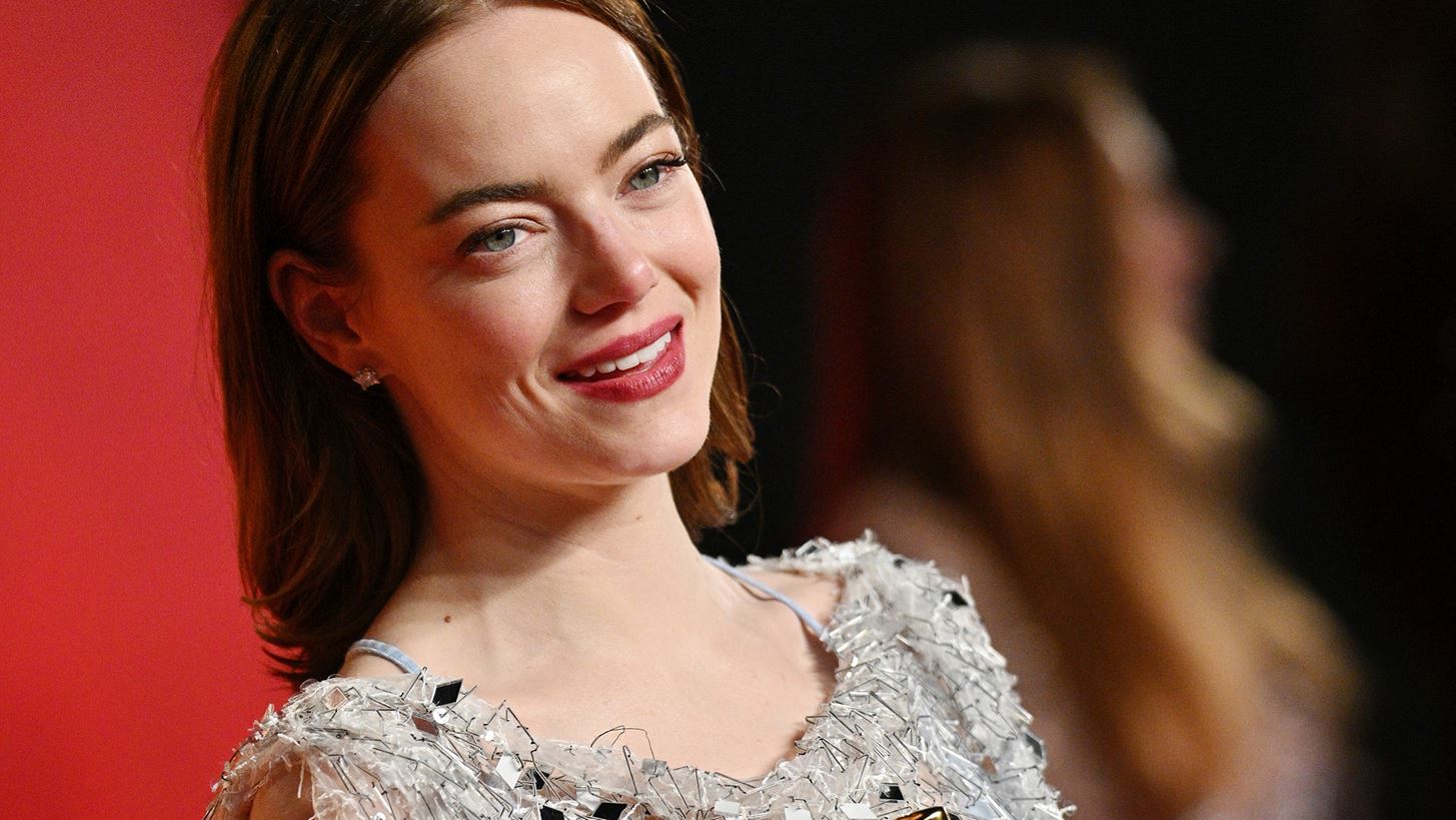 Kinds of Kindness | &#x397; &#x3B1;&#x3C0;&#x3C1;&#x3CC;&#x3C3;&#x3BC;&#x3B5;&#x3BD;&#x3B7; &#x3C3;&#x3CD;&#x3BD;&#x3B4;&#x3B5;&#x3C3;&#x3B7; &#x3C4;&#x3B7;&#x3C2; Emma Stone &#x3BC;&#x3B5; &#x3AD;&#x3BD;&#x3B1;&#x3BD; &#x3B1;&#x3C0;&#x3CC; &#x3C4;&#x3BF;&#x3C5;&#x3C2; &#x3C3;&#x3C5;&#x3BC;&#x3C0;&#x3C1;&#x3C9;&#x3C4;&#x3B1;&#x3B3;&#x3C9;&#x3BD;&#x3B9;&#x3C3;&#x3C4;&#x3AD;&#x3C2; &#x3C4;&#x3B7;&#x3C2;