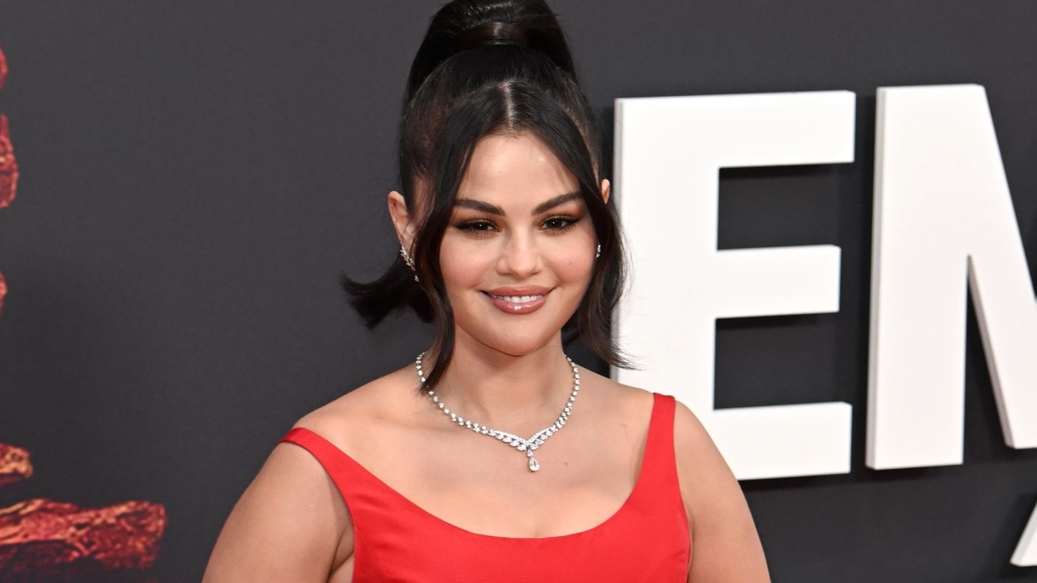 Selena Gomez | &#x39F; &#x3BB;&#x3CC;&#x3B3;&#x3BF;&#x3C2; &#x3C0;&#x3BF;&#x3C5; &#x3B4;&#x3B5;&#x3BD; &#x3BA;&#x3BF;&#x3B9;&#x3BC;&#x3AC;&#x3C4;&#x3B1;&#x3B9; &#x3C0;&#x3B9;&#x3B1; &#x3C3;&#x3C4;&#x3B7;&#x3BD; &#x3BA;&#x3C1;&#x3B5;&#x3B2;&#x3B1;&#x3C4;&#x3BF;&#x3BA;&#x3AC;&#x3BC;&#x3B1;&#x3C1;&#x3AC; &#x3C4;&#x3B7;&#x3C2;