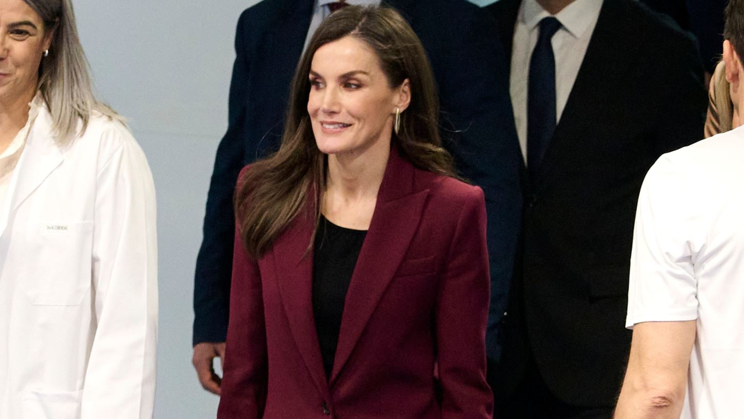 Letizia &#x3C4;&#x3B7;&#x3C2; &#x399;&#x3C3;&#x3C0;&#x3B1;&#x3BD;&#x3AF;&#x3B1;&#x3C2; | &#x397; &#x3B5;&#x3BC;&#x3C6;&#x3AC;&#x3BD;&#x3B9;&#x3C3;&#x3B7; &#x3BC;&#x3B5; &#x3C3;&#x3C4;&#x3B9;&#x3BB;&#x3AC;&#x3C4;&#x3B1; loafers &#x3B1;&#x3C0;&#x3CC; &#x3C4;&#x3B7; Massimo Dutti