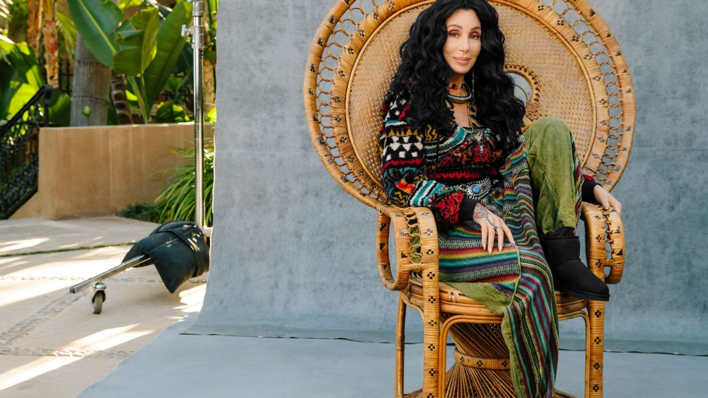 &#x397; Cher &#x3BC;&#x3B5; Classic Mini &#x3BC;&#x3C0;&#x3CC;&#x3C4;&#x3B5;&#x3C2; &#x3C3;&#x3C4;&#x3B7; &#x3BD;&#x3AD;&#x3B1; &#x3BA;&#x3B1;&#x3BC;&#x3C0;&#x3AC;&#x3BD;&#x3B9;&#x3B1; &#x3C4;&#x3B7;&#x3C2; UGG