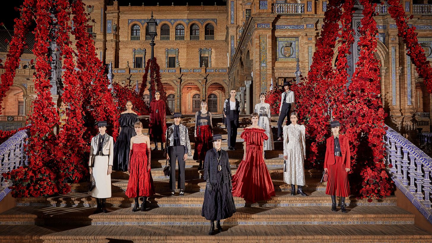 Dior Cruise 2023 | &#x39F;&#x3B9; &#x3C3;&#x3CD;&#x3B3;&#x3C7;&#x3C1;&#x3BF;&#x3BD;&#x3B5;&#x3C2; &#x3A3;&#x3C0;&#x3B1;&#x3BD;&#x3B9;&#x3CC;&#x3BB;&#x3B5;&#x3C2; &#x3C4;&#x3B7;&#x3C2; Maria Grazia Chiuri