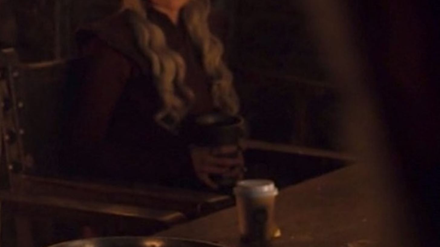 Emilia Clarke | &#x391;&#x3C0;&#x3BF;&#x3BA;&#x3AC;&#x3BB;&#x3C5;&#x3C8;&#x3B5; &#x3C4;&#x3BF;&#x3BD; &#x3AD;&#x3BD;&#x3BF;&#x3C7;&#x3BF; &#x3B3;&#x3B9;&#x3B1; &#x3C4;&#x3BF; &#x3C0;&#x3BF;&#x3C4;&#x3AE;&#x3C1;&#x3B9; &#x3C4;&#x3C9;&#x3BD; Starbucks