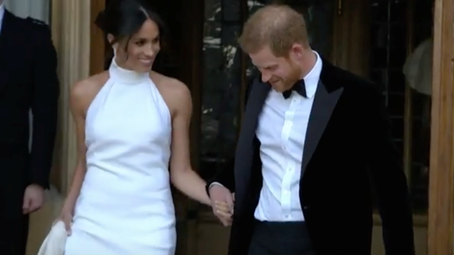 &#x397; Stella McCartney &#x3B5;&#x3C0;&#x3B1;&#x3BD;&#x3B1;&#x3C3;&#x3C7;&#x3B5;&#x3B4;&#x3B9;&#x3AC;&#x3B6;&#x3B5;&#x3B9; &#x3C4;&#x3BF; &#x3C6;&#x3CC;&#x3C1;&#x3B5;&#x3BC;&#x3B1; &#x3C4;&#x3B7;&#x3C2; Meghan Markle &#x3C3;&#x3C4;&#x3B7; &#x3B3;&#x3B1;&#x3BC;&#x3AE;&#x3BB;&#x3B9;&#x3B1; &#x3B4;&#x3B5;&#x3BE;&#x3AF;&#x3C9;&#x3C3;&#x3B7;