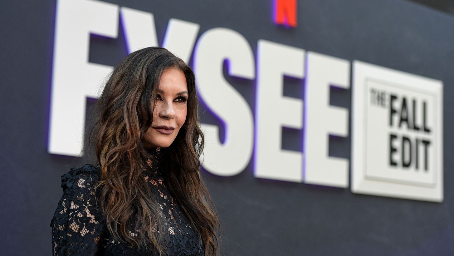 Catherine Zeta Jones | H &#x3B5;&#x3BD;&#x3C4;&#x3C5;&#x3C0;&#x3C9;&#x3C3;&#x3B9;&#x3B1;&#x3BA;&#x3AE; &#x3B5;&#x3BC;&#x3C6;&#x3AC;&#x3BD;&#x3B9;&#x3C3;&#x3B7; &#x3BC;&#x3B5; &#x3C3;&#x3BF;&#x3CD;&#x3C0;&#x3B5;&#x3C1; &#x3BC;&#x3AF;&#x3BD;&#x3B9; &#x3B4;&#x3B1;&#x3BD;&#x3C4;&#x3B5;&#x3BB;&#x3AD;&#x3BD;&#x3B9;&#x3BF; &#x3C6;&#x3CC;&#x3C1;&#x3B5;&#x3BC;&#x3B1;