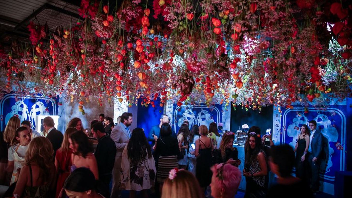 Herm&#xE8;s Carr&#xE9; mania: &#x39C;&#x3B9;&#x3B1; &#x3BE;&#x3B5;&#x3C7;&#x3C9;&#x3C1;&#x3B9;&#x3C3;&#x3C4;&#x3AE; &#x3B2;&#x3C1;&#x3B1;&#x3B4;&#x3B9;&#x3AC; &#x3BC;&#x3B5; &#x3C7;&#x3C1;&#x3CE;&#x3BC;&#x3B1; &#x3BA;&#x3B1;&#x3B9; &#x3BC;&#x3B5;&#x3C4;&#x3AC;&#x3BE;&#x3B9; &#x3C3;&#x3C4;&#x3B7;&#x3BD; &#x3BA;&#x3B1;&#x3C1;&#x3B4;&#x3B9;&#x3AC; &#x3C4;&#x3B7;&#x3C2; &#x391;&#x3B8;&#x3AE;&#x3BD;&#x3B1;&#x3C2;