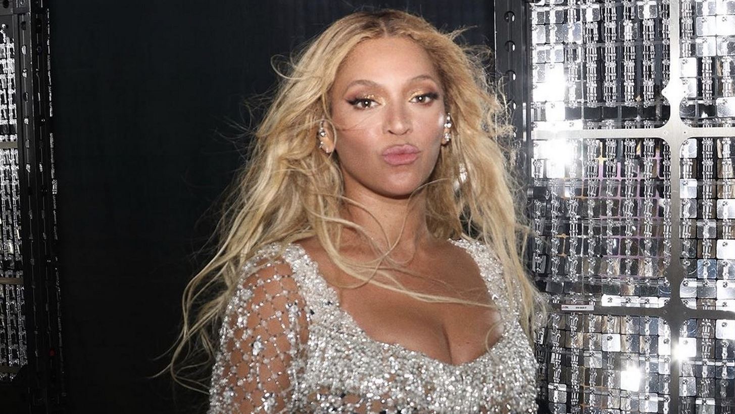 Beyonce | &#x395;&#x3C0;&#x3AD;&#x3C4;&#x3C1;&#x3B5;&#x3C8;&#x3B5; &#x3C3;&#x3C4;&#x3B7;&#x3BD; Kamala Harris &#x3BD;&#x3B1; &#x3C7;&#x3C1;&#x3B7;&#x3C3;&#x3B9;&#x3BC;&#x3BF;&#x3C0;&#x3BF;&#x3B9;&#x3AE;&#x3C3;&#x3B5;&#x3B9; &#x3C4;&#x3B1; &#x3C4;&#x3C1;&#x3B1;&#x3B3;&#x3BF;&#x3CD;&#x3B4;&#x3B9;&#x3B1; &#x3C4;&#x3B7;&#x3C2; &#x3C3;&#x3C4;&#x3B7;&#x3BD; &#x3C0;&#x3C1;&#x3BF;&#x3B5;&#x3BA;&#x3BB;&#x3BF;&#x3B3;&#x3B9;&#x3BA;&#x3AE; &#x3BA;&#x3B1;&#x3BC;&#x3C0;&#x3AC;&#x3BD;&#x3B9;&#x3B1;