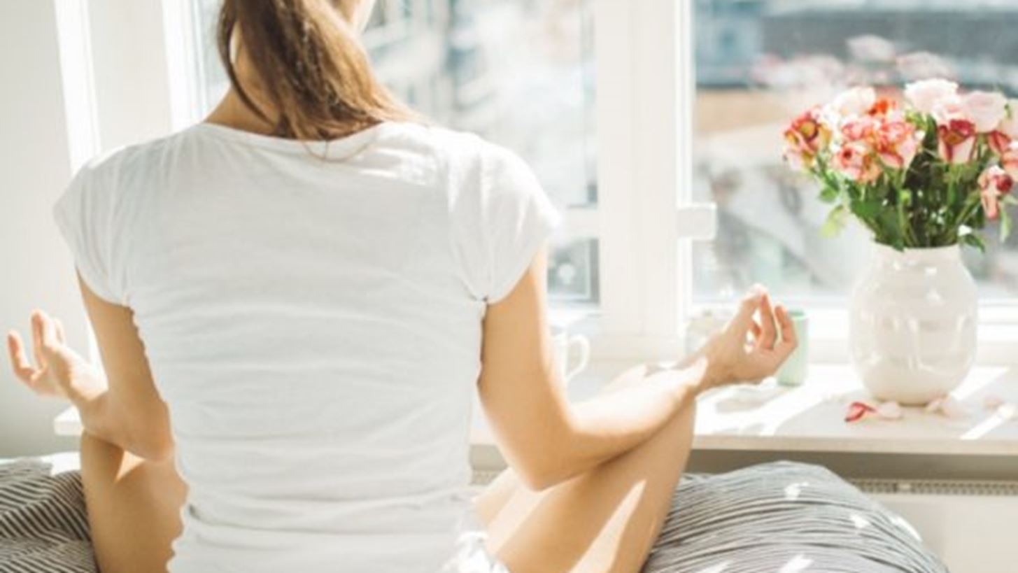 Πονάει η πλάτη σου; Αντί για φάρμακα, κάνε yoga!