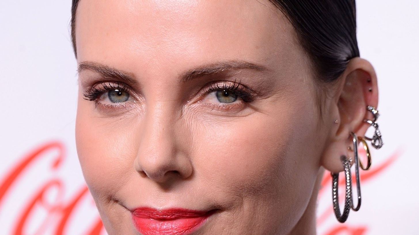 &#x397; &#x3B1;&#x3B3;&#x3B1;&#x3C0;&#x3B7;&#x3BC;&#x3AD;&#x3BD;&#x3B7; &#x3BC;&#x3AC;&#x3C3;&#x3BA;&#x3B1;&#x3C1;&#x3B1; &#x3C4;&#x3B7;&#x3C2; Charlize Theron &#x3C0;&#x3BF;&#x3C5; &#x3C4;&#x3B7;&#x3BD; &#x3BA;&#x3AC;&#x3BD;&#x3B5;&#x3B9; &#x3BD;&#x3B1; &#x3B1;&#x3C0;&#x3B1;&#x3C1;&#x3BD;&#x3B9;&#x3AD;&#x3C4;&#x3B1;&#x3B9; &#x3C4;&#x3B9;&#x3C2; &#x3C8;&#x3B5;&#x3CD;&#x3C4;&#x3B9;&#x3BA;&#x3B5;&#x3C2; &#x3B2;&#x3BB;&#x3B5;&#x3C6;&#x3B1;&#x3C1;&#x3AF;&#x3B4;&#x3B5;&#x3C2;