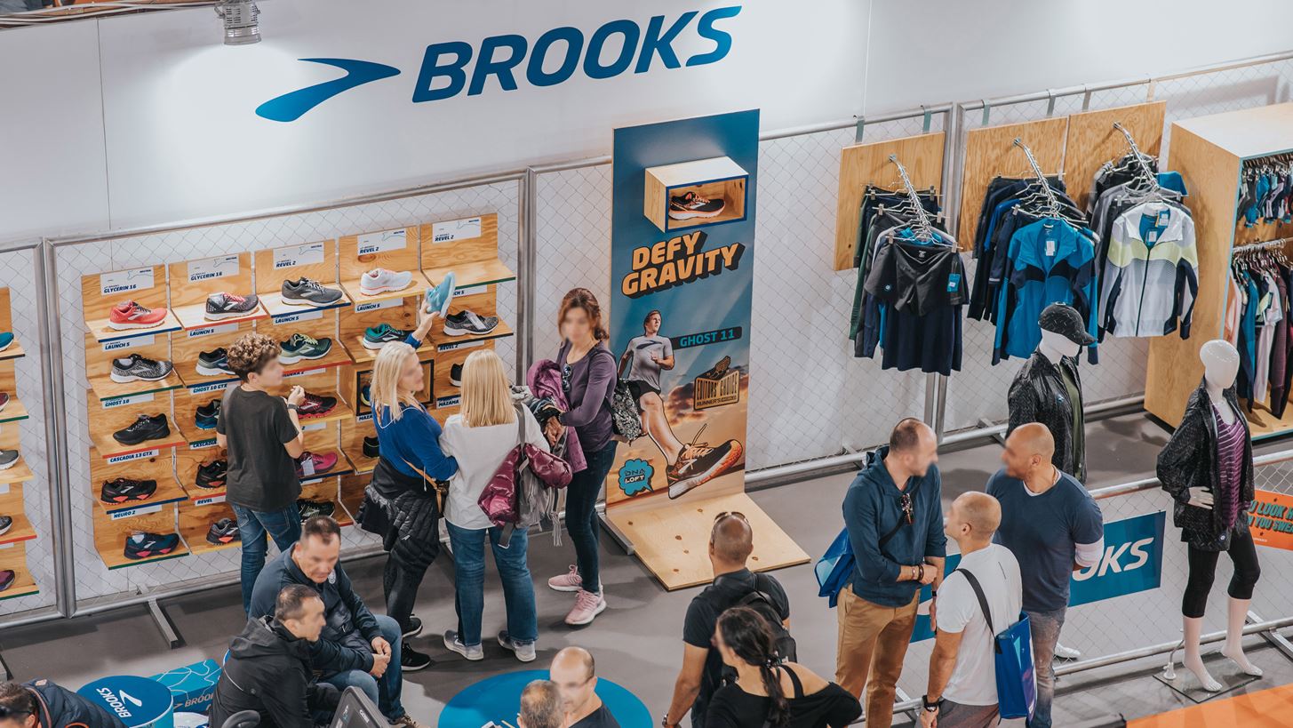 H Brooks &#x3C3;&#x3C5;&#x3BC;&#x3BC;&#x3B5;&#x3C4;&#x3AD;&#x3C7;&#x3B5;&#x3B9; &#x3B1;&#x3BA;&#x3CC;&#x3BC;&#x3B7; &#x3BC;&#x3AF;&#x3B1; &#x3C7;&#x3C1;&#x3BF;&#x3BD;&#x3B9;&#x3AC; &#x3C3;&#x3C4;&#x3B7;&#x3BD; Athens Marathon Expo
