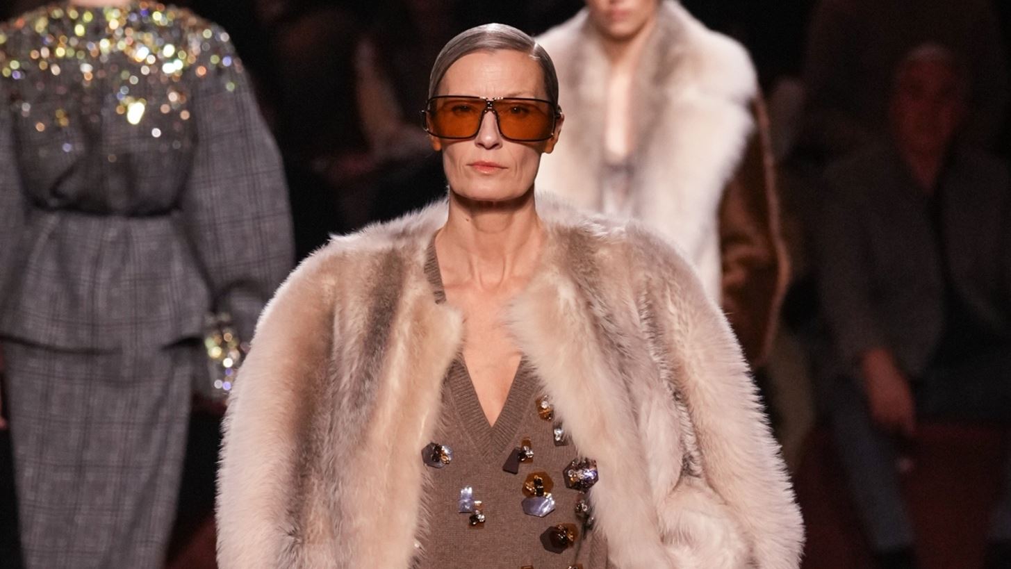 Pencil φούστα | Πώς θα φορέσεις το σύμβολο δυναμικής θηλυκότητας που πρωταγωνιστεί στις τάσεις της μόδας