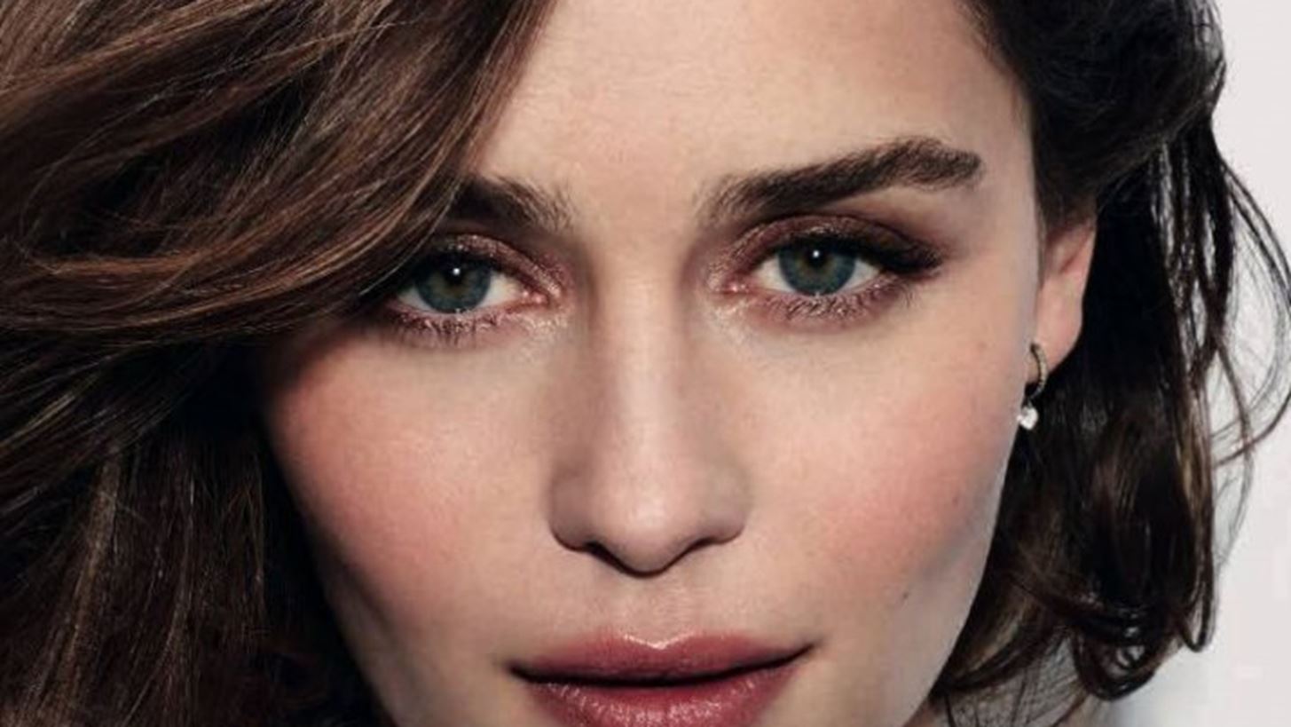 &#x397; Emilia Clarke &#x3BC;&#x3CC;&#x3BB;&#x3B9;&#x3C2; &#x3AD;&#x3B2;&#x3B1;&#x3C8;&#x3B5; &#x3C4;&#x3B1; &#x3BC;&#x3B1;&#x3BB;&#x3BB;&#x3B9;&#x3AC; &#x3C4;&#x3B7;&#x3C2; &#x3C3;&#x3C4;&#x3BF; &#x3C7;&#x3C1;&#x3CE;&#x3BC;&#x3B1; &#x3C4;&#x3B7;&#x3C2; Khaleesi