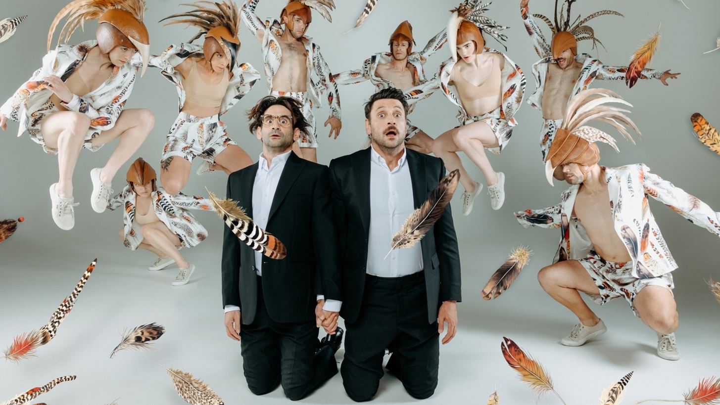 Οι "Όρνιθες" του Άρη Μπινιάρη με τους Οδυσσέα Παπασπηλιόπουλο και Γιώργο Χρυσοστόμου πετούν σε όλη την Ελλάδα