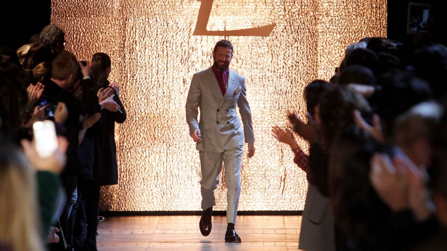 &#x39F; &#x399;&#x3C4;&#x3B1;&#x3BB;&#x3CC;&#x3C2; &#x3C3;&#x3C7;&#x3B5;&#x3B4;&#x3B9;&#x3B1;&#x3C3;&#x3C4;&#x3AE;&#x3C2; Stefano Pilati &#x3C3;&#x3C5;&#x3BD;&#x3B5;&#x3C1;&#x3B3;&#x3AC;&#x3B6;&#x3B5;&#x3C4;&#x3B1;&#x3B9; &#x3BC;&#x3B5; &#x3C4;&#x3B7; Zara