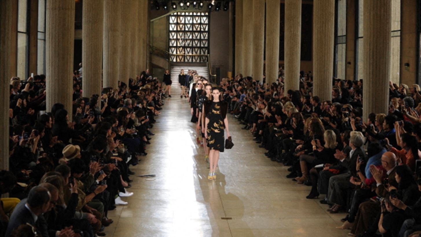 &#x39C;&#x3AE;&#x3C0;&#x3C9;&#x3C2; &#x3B8;&#x3AD;&#x3BB;&#x3B5;&#x3B9;&#x3C2; &#x3BD;&#x3B1; &#x3C1;&#x3C9;&#x3C4;&#x3AE;&#x3C3;&#x3B5;&#x3B9;&#x3C2; &#x3BA;&#x3AC;&#x3C4;&#x3B9; &#x3C4;&#x3B7; Miuccia Prada;