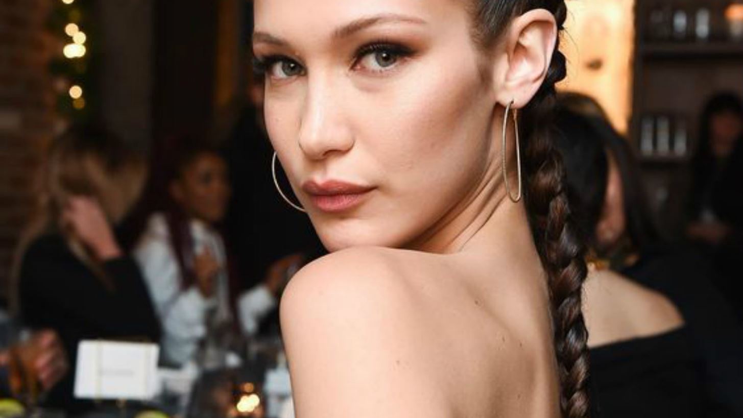 &#x397; Bella Hadid &#x3C3;&#x3BA;&#x3AD;&#x3C6;&#x3C4;&#x3B5;&#x3C4;&#x3B1;&#x3B9; &#x3C4;&#x3CE;&#x3C1;&#x3B1; &#x3BA;&#x3B1;&#x3B9; &#x3C4;&#x3B7;&#x3BD; &#x3C5;&#x3C0;&#x3BF;&#x3BA;&#x3C1;&#x3B9;&#x3C4;&#x3B9;&#x3BA;&#x3AE;