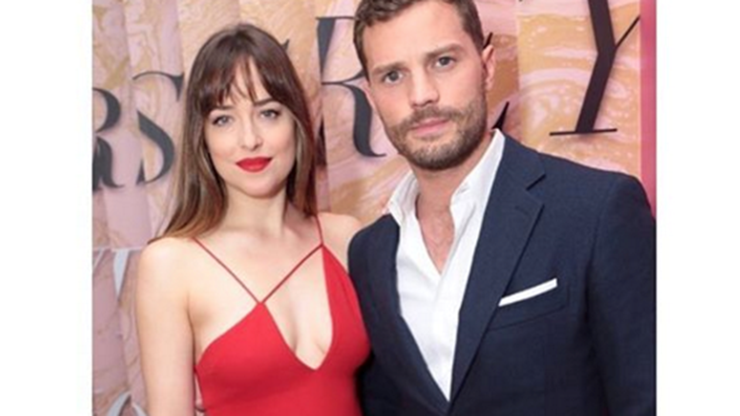 H Dakota Johnson &#x3C6;&#x3CC;&#x3C1;&#x3B5;&#x3C3;&#x3B5; &#x3C4;&#x3BF; &#x3B9;&#x3B4;&#x3B1;&#x3BD;&#x3B9;&#x3BA;&#x3CC; Valentine&#x27;s outfit