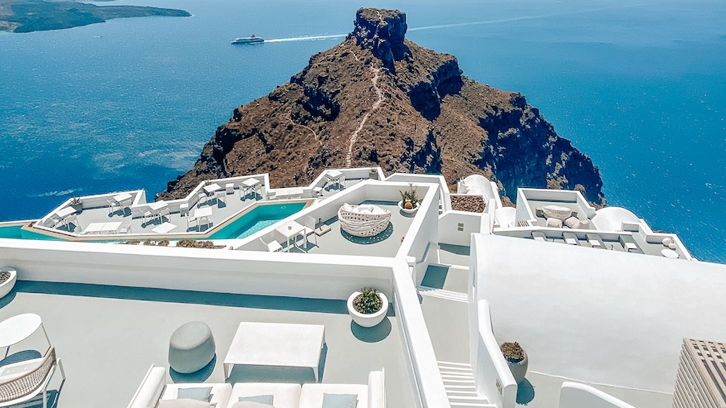 &#x3A4;&#x3BF; Grace Hotel &#x3C3;&#x3C4;&#x3B7; &#x3A3;&#x3B1;&#x3BD;&#x3C4;&#x3BF;&#x3C1;&#x3AF;&#x3BD;&#x3B7; &#x3BA;&#x3B1;&#x3BB;&#x3C9;&#x3C3;&#x3BF;&#x3C1;&#x3AF;&#x3B6;&#x3B5;&#x3B9; &#x3C4;&#x3B7; &#x3BD;&#x3AD;&#x3B1; General Manager, &#x39C;&#x3B1;&#x3C1;&#x3AF;&#x3B1; &#x3A4;&#x3C3;&#x3B1;&#x3B3;&#x3BA;&#x3B1;&#x3C1;&#x3AC;&#x3BA;&#x3B7;