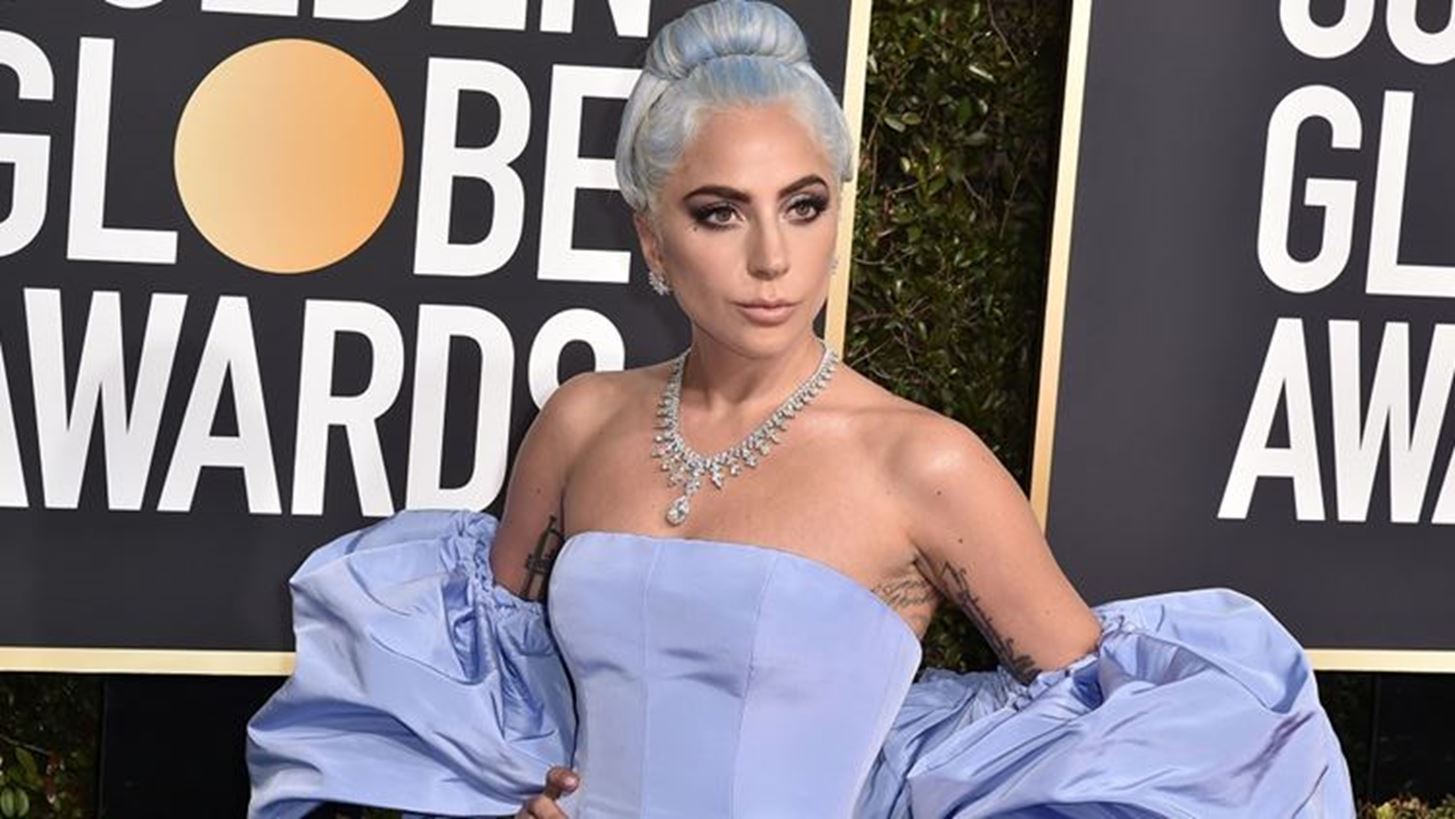 Lady Gaga | &#x397; selfie &#x3C7;&#x3C9;&#x3C1;&#x3AF;&#x3C2; &#x3BC;&#x3B1;&#x3BA;&#x3B9;&#x3B3;&#x3B9;&#x3AC;&#x3B6; &#x3C0;&#x3BF;&#x3C5; &#x3C3;&#x3C5;&#x3B3;&#x3BA;&#x3AD;&#x3BD;&#x3C4;&#x3C1;&#x3C9;&#x3C3;&#x3B5; &#x3B5;&#x3BA;&#x3B1;&#x3C4;&#x3BF;&#x3BC;&#x3BC;&#x3CD;&#x3C1;&#x3B9;&#x3B1; likes