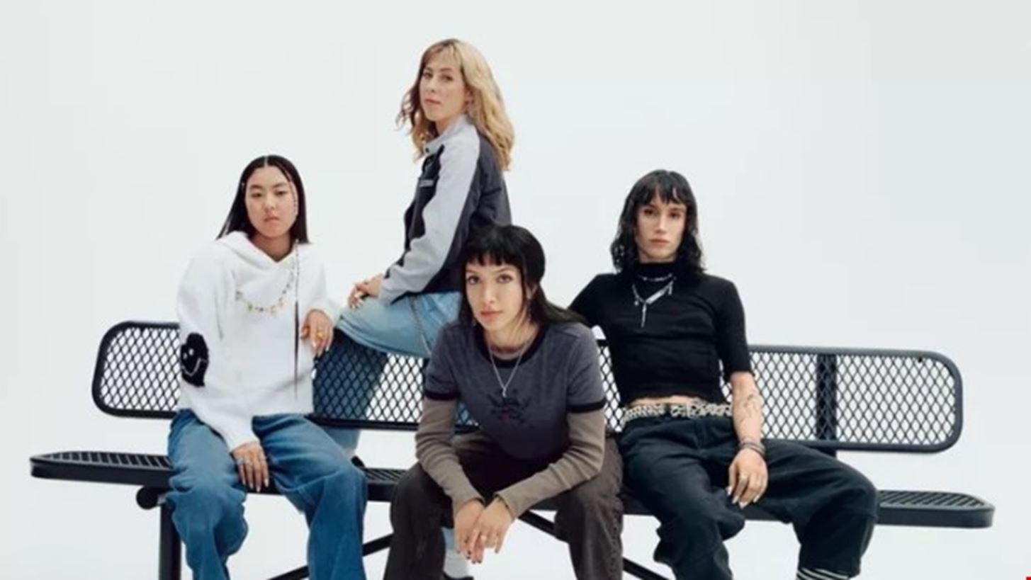 Cocona Hiraki | &#x397; &#x3BD;&#x3B5;&#x3CC;&#x3C4;&#x3B5;&#x3C1;&#x3B7; &#x39F;&#x3BB;&#x3C5;&#x3BC;&#x3C0;&#x3B9;&#x3BF;&#x3BD;&#x3AF;&#x3BA;&#x3B7;&#x3C2; &#x3C4;&#x3BF;&#x3C5; skate &#x3C3;&#x3C5;&#x3BD;&#x3B5;&#x3C1;&#x3B3;&#x3AC;&#x3B6;&#x3B5;&#x3C4;&#x3B1;&#x3B9; &#x3BC;&#x3B5; &#x3C4;&#x3B7; Vans &#x3B4;&#x3AF;&#x3BD;&#x3BF;&#x3BD;&#x3C4;&#x3B1;&#x3C2; &#x3BD;&#x3AD;&#x3B1; &#x3C0;&#x3BD;&#x3BF;&#x3AE; &#x3C3;&#x3C4;&#x3B1; iconic Premium Old Skool