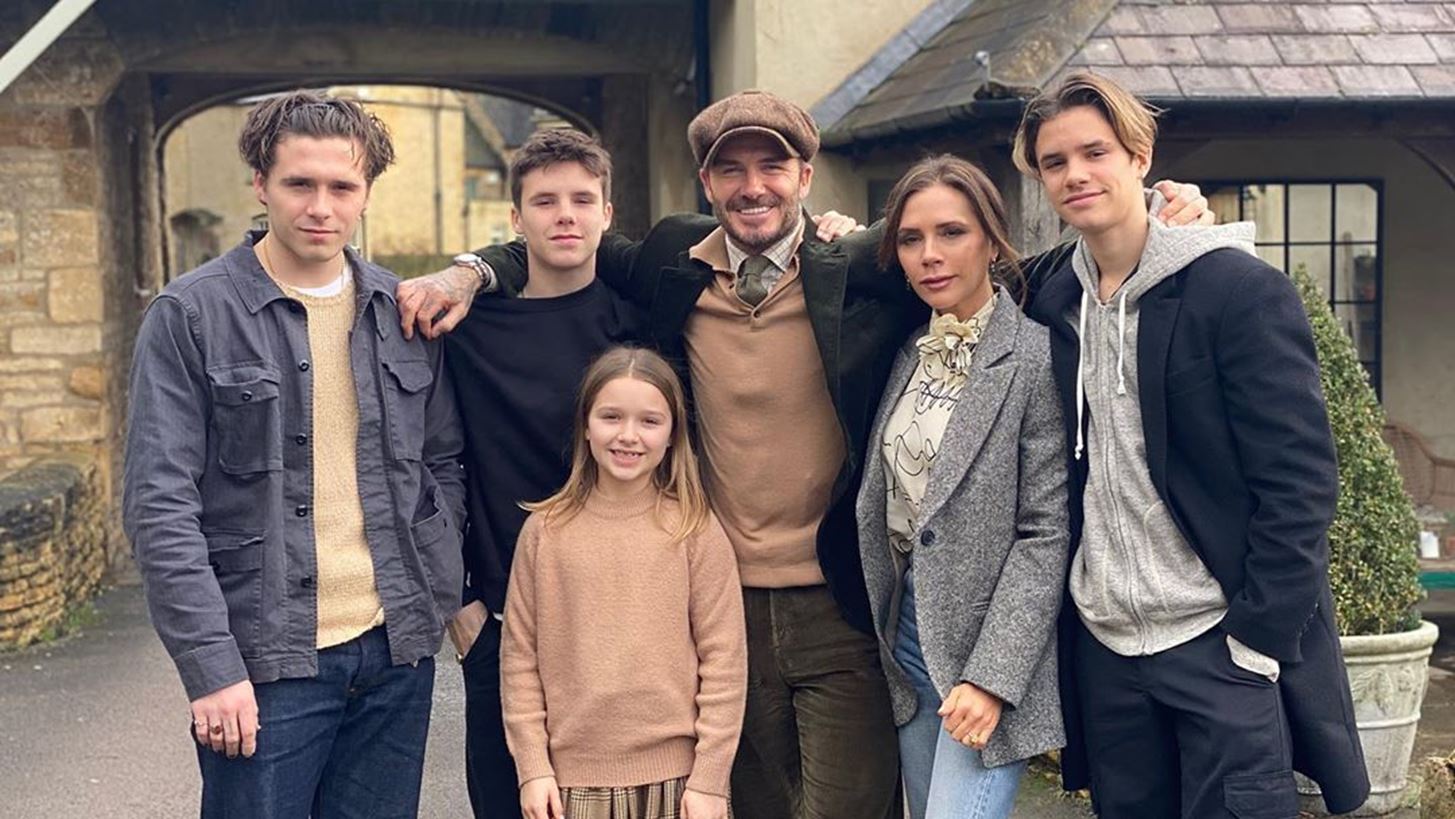 Victoria &amp; David Beckham | &#x39F; &#x3B3;&#x3B9;&#x3BF;&#x3C2; &#x3C4;&#x3BF;&#x3C5;&#x3C2; Cruz &#x3AD;&#x3BA;&#x3BB;&#x3B5;&#x3B9;&#x3C3;&#x3B5; &#x3C4;&#x3B1; 17 &#x3BA;&#x3B1;&#x3B9; &#x3B5;&#x3AF;&#x3BD;&#x3B1;&#x3B9; &#x3AF;&#x3B4;&#x3B9;&#x3BF;&#x3C2; &#x3BF; &#x3B4;&#x3B9;&#x3AC;&#x3C3;&#x3B7;&#x3BC;&#x3BF;&#x3C2; &#x3C0;&#x3B1;&#x3C4;&#x3AD;&#x3C1;&#x3B1;&#x3C2; &#x3C4;&#x3BF;&#x3C5;