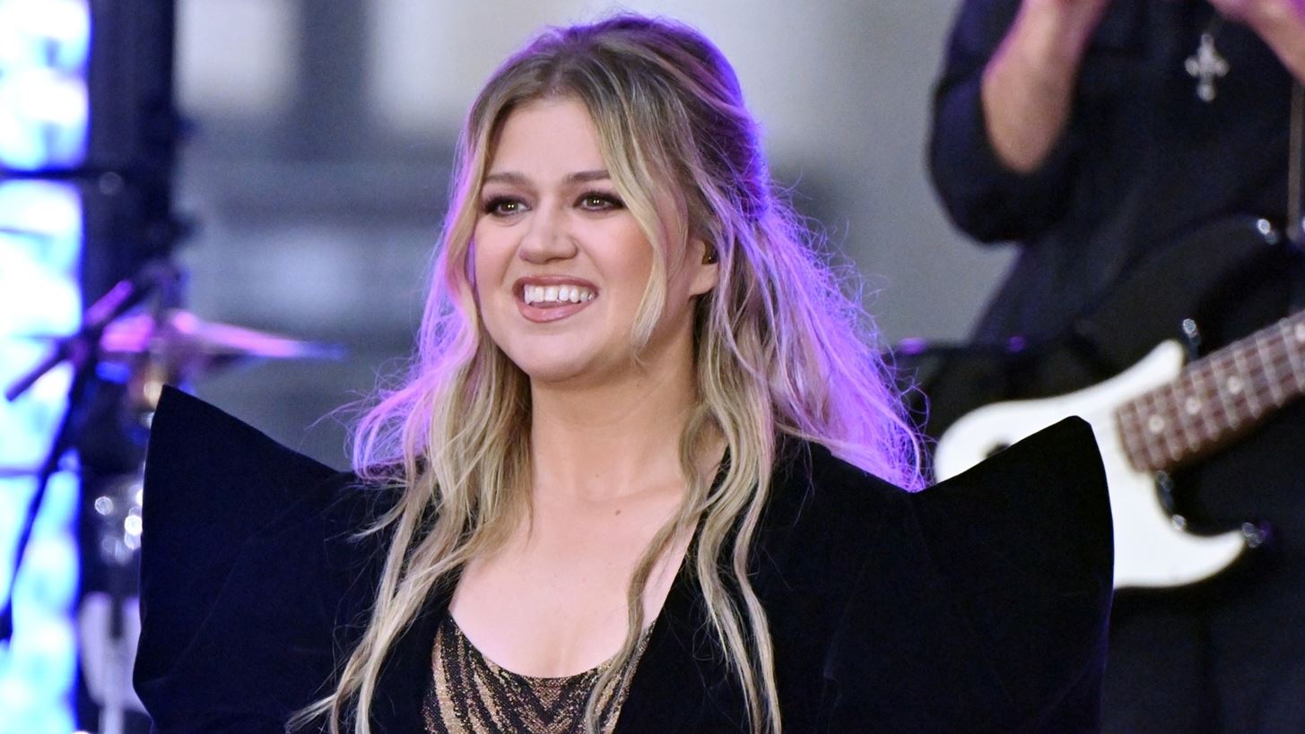 Kelly Clarkson | O 8&#x3C7;&#x3C1;&#x3BF;&#x3BD;&#x3BF;&#x3C2; &#x3B3;&#x3B9;&#x3BF;&#x3C2; &#x3C4;&#x3B7;&#x3C2; &#x3B5;&#x3BD;&#x3B8;&#x3BF;&#x3C5;&#x3C3;&#x3AF;&#x3B1;&#x3C3;&#x3B5; &#x3BC;&#x3B5; &#x3C4;&#x3B7; &#x3C6;&#x3C9;&#x3BD;&#x3AE; &#x3C4;&#x3BF;&#x3C5; &#x3B5;&#x3C1;&#x3BC;&#x3B7;&#x3BD;&#x3B5;&#x3CD;&#x3BF;&#x3BD;&#x3C4;&#x3B1;&#x3C2; Frank Sinatra
