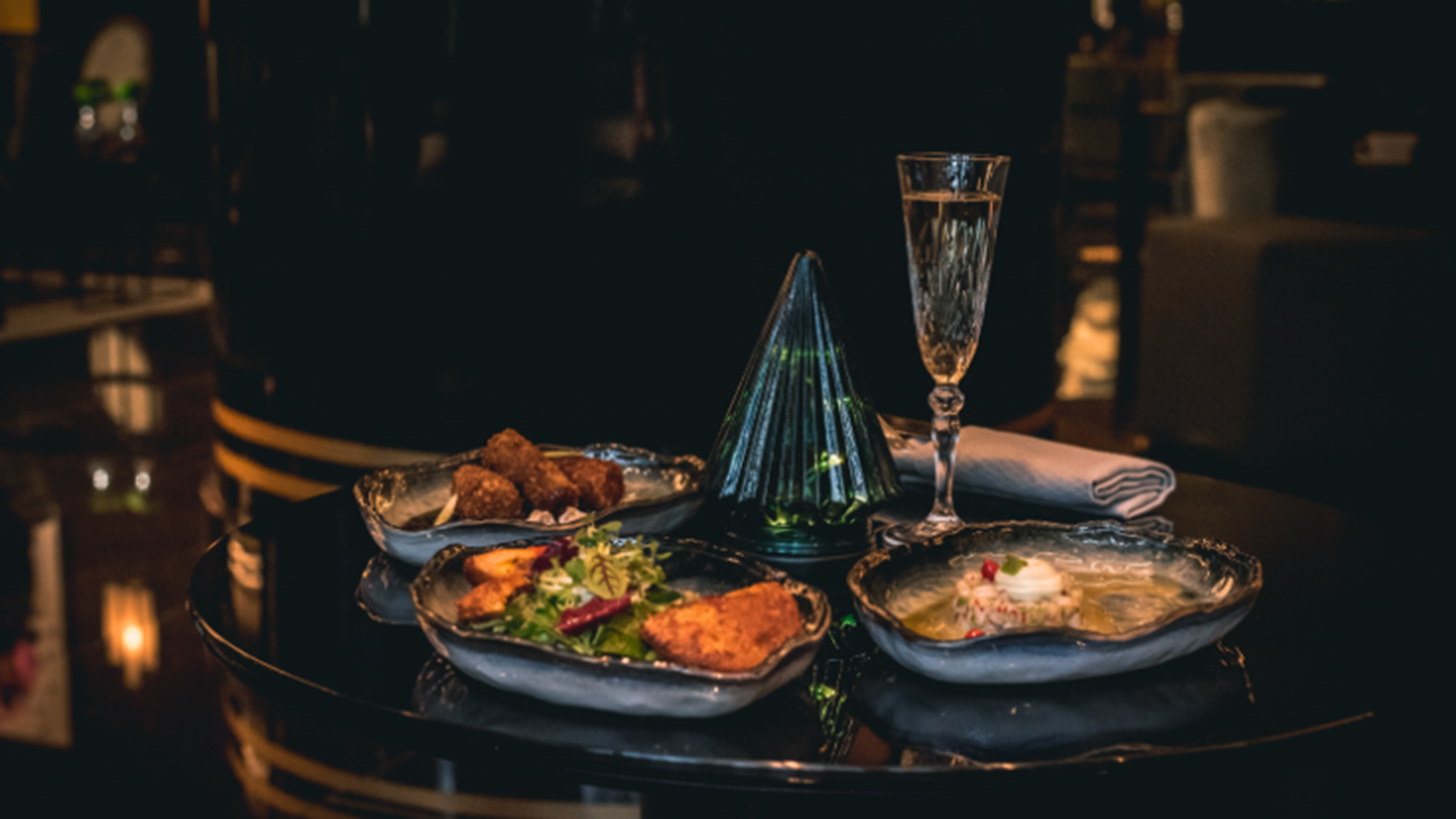 JuJu Bar &amp; Restaurant: &#x393;&#x3B9;&#x3BF;&#x3C1;&#x3C4;&#x3B9;&#x3BD;&#x3AC; Cocktails &amp; Bites, &#x3BC;&#x3B5; &#x386;&#x3C1;&#x3C9;&#x3BC;&#x3B1; &#x3A7;&#x3C1;&#x3B9;&#x3C3;&#x3C4;&#x3BF;&#x3C5;&#x3B3;&#x3AD;&#x3BD;&#x3BD;&#x3C9;&#x3BD;