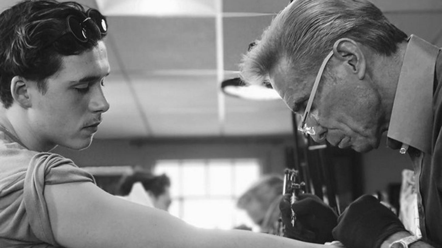 Brooklyn Beckham: &#x388;&#x3BA;&#x3B1;&#x3BD;&#x3B5; &#x3C4;&#x3BF; &#x3C0;&#x3C1;&#x3CE;&#x3C4;&#x3BF; &#x3C4;&#x3BF;&#x3C5; &#x3C4;&#x3B1;&#x3C4;&#x3BF;&#x3C5;&#x3AC;&#x3B6;!