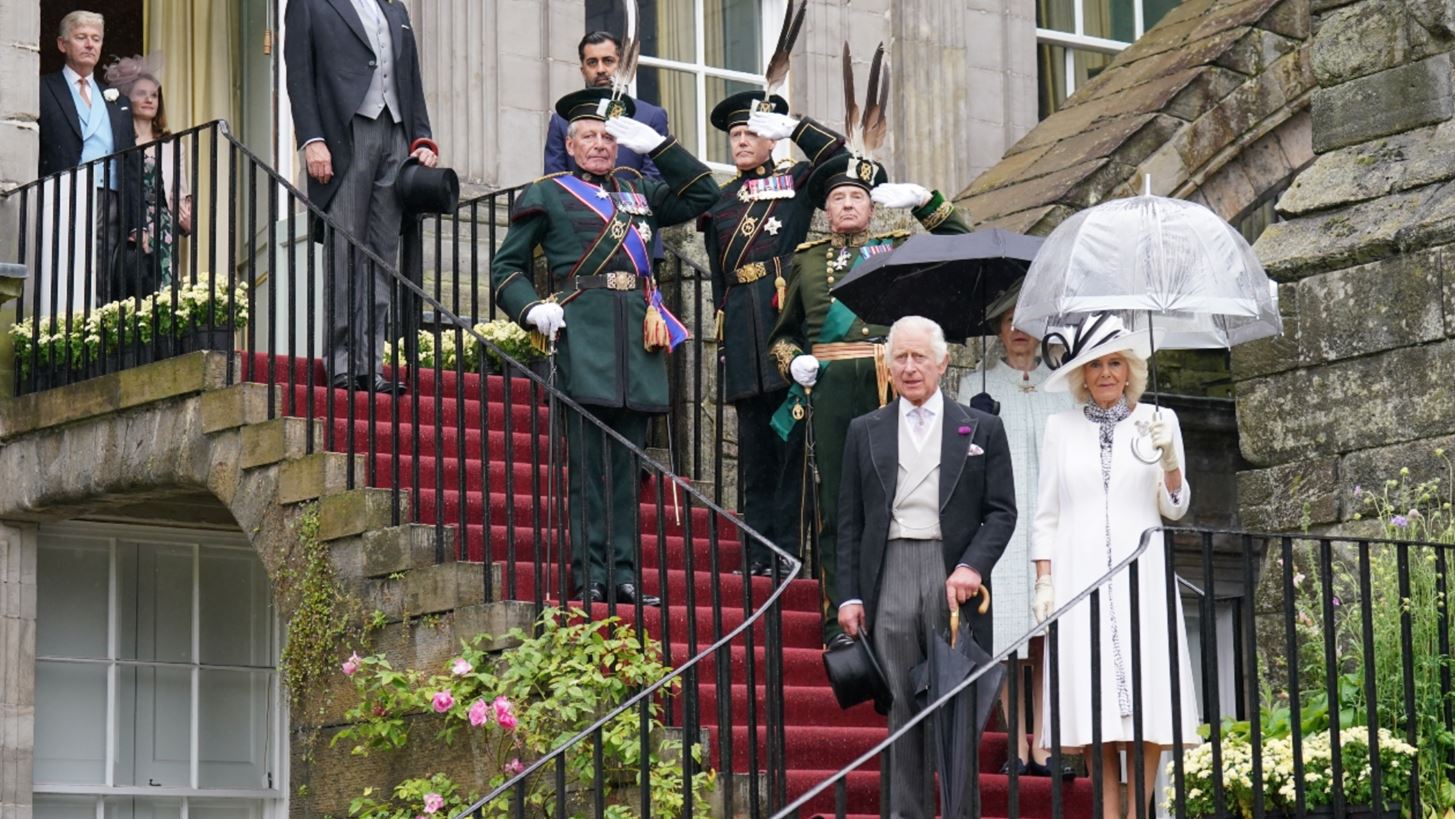 &#x39A;&#x3B1;&#x3BC;&#x3AF;&#x3BB;&#x3B1; &amp; &#x39A;&#x3AC;&#x3C1;&#x3BF;&#x3BB;&#x3BF;&#x3C2; | &#x3A4;&#x3BF; &#x3C0;&#x3C1;&#x3CE;&#x3C4;&#x3BF; garden party &#x3C3;&#x3C4;&#x3B7;&#x3BD; &#x3B5;&#x3BE;&#x3BF;&#x3C7;&#x3B9;&#x3BA;&#x3AE; &#x3C4;&#x3BF;&#x3C5;&#x3C2; &#x3BA;&#x3B1;&#x3C4;&#x3BF;&#x3B9;&#x3BA;&#x3AF;&#x3B1;