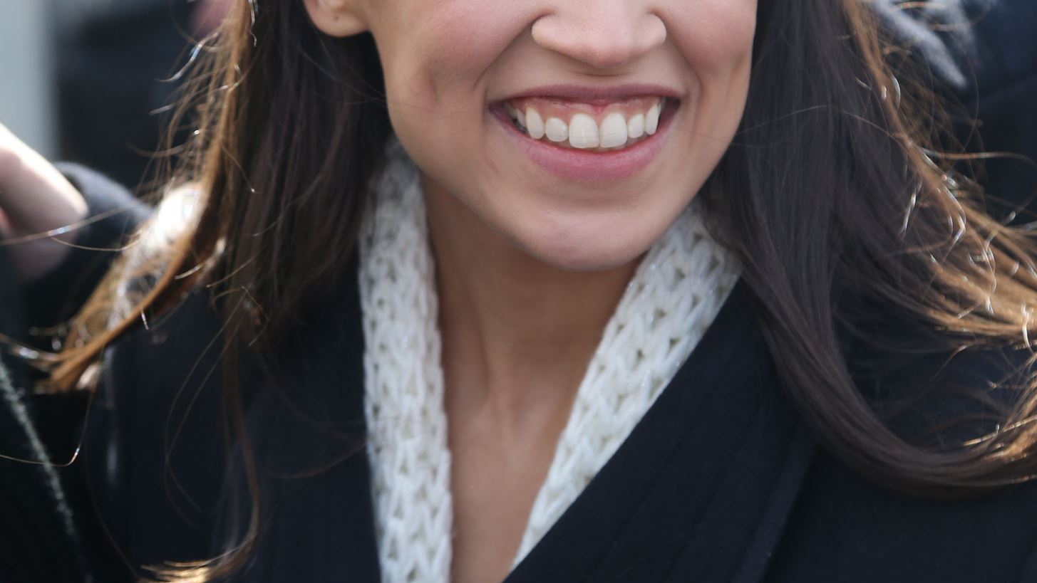 &#x397; Alexandria Ocasio-Cortez &#x3B5;&#x3C0;&#x3B1;&#x3BD;&#x3B5;&#x3BA;&#x3BB;&#x3AD;&#x3C7;&#x3B8;&#x3B7;&#x3BA;&#x3B5; &#x3C3;&#x3C4;&#x3BF; &#x39A;&#x3BF;&#x3B3;&#x3BA;&#x3C1;&#x3AD;&#x3C3;&#x3BF;