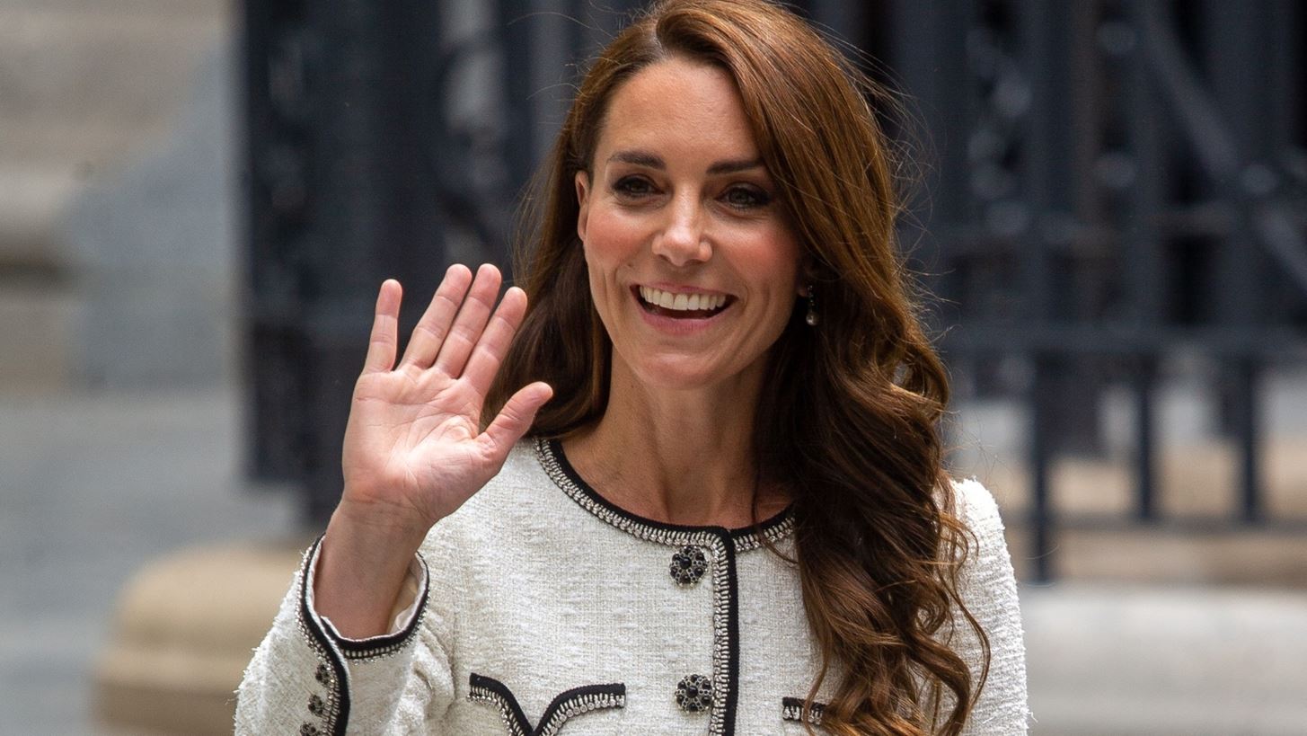 Kate Middleton | &#x397; &#x3C0;&#x3C1;&#x3CE;&#x3C4;&#x3B7; &#x3B5;&#x3BC;&#x3C6;&#x3AC;&#x3BD;&#x3B9;&#x3C3;&#x3B7; &#x3BC;&#x3B5;&#x3C4;&#x3AC; &#x3C4;&#x3B7;&#x3BD; &#x3BF;&#x3BB;&#x3BF;&#x3BA;&#x3BB;&#x3AE;&#x3C1;&#x3C9;&#x3C3;&#x3B7; &#x3C4;&#x3C9;&#x3BD; &#x3C7;&#x3B7;&#x3BC;&#x3B5;&#x3B9;&#x3BF;&#x3B8;&#x3B5;&#x3C1;&#x3B1;&#x3C0;&#x3B5;&#x3B9;&#x3CE;&#x3BD; - &#x3A3;&#x3C4;&#x3BF; &#x3C0;&#x3BB;&#x3B5;&#x3C5;&#x3C1;&#x3CC; &#x3C4;&#x3B7;&#x3C2; &#x3BF; &#x3C0;&#x3C1;&#x3AF;&#x3B3;&#x3BA;&#x3B9;&#x3C0;&#x3B1;&#x3C2; William (&#x3C6;&#x3C9;&#x3C4;&#x3BF;&#x3B3;&#x3C1;&#x3B1;&#x3C6;&#x3AF;&#x3B1;)