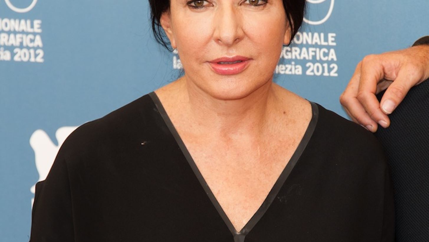 Marina Abramovi&#x107;: &quot;&#x39F;&#x3B9; &#x3B3;&#x3C5;&#x3BD;&#x3B1;&#x3AF;&#x3BA;&#x3B5;&#x3C2; &#x3C7;&#x3C1;&#x3B5;&#x3B9;&#x3AC;&#x3B6;&#x3B5;&#x3C4;&#x3B1;&#x3B9; &#x3C3;&#x3AE;&#x3BC;&#x3B5;&#x3C1;&#x3B1; &#x3BD;&#x3B1; &#x3B5;&#x3AF;&#x3BD;&#x3B1;&#x3B9; &#x3C0;&#x3BF;&#x3BB;&#x3B5;&#x3BC;&#x3AF;&#x3C3;&#x3C4;&#x3C1;&#x3B9;&#x3B5;&#x3C2;&quot;