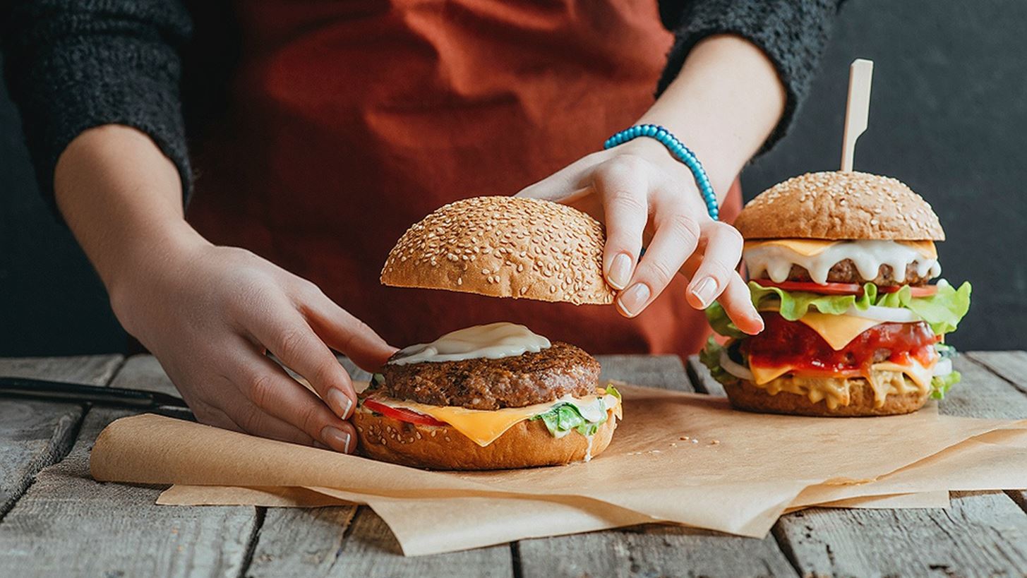 &#x397; &#x3C3;&#x3C5;&#x3BD;&#x3C4;&#x3B1;&#x3B3;&#x3AE; &#x3C4;&#x3BF;&#x3C5; Ernest Hemingway &#x3B3;&#x3B9;&#x3B1; &#x3C4;&#x3BF; &#x3C4;&#x3AD;&#x3BB;&#x3B5;&#x3B9;&#x3BF; burger