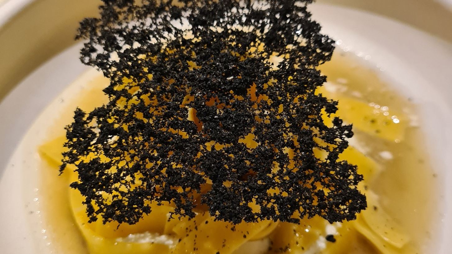 #Tidbits *: &#x39C;&#x3AF;&#x3B1; Cacio e pepe &#x3C3;&#x3B5; &#x3B6;&#x3C9;&#x3BC;&#x3CC; &#x3B1;&#x3C1;&#x3BD;&#x3AF;!