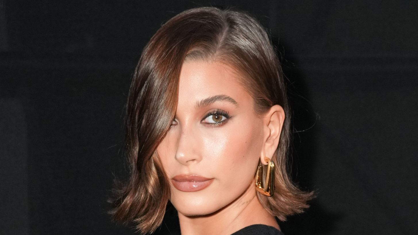 Hailey Bieber | &#x397; &#x3B2;&#x3B1;&#x3C3;&#x3AF;&#x3BB;&#x3B9;&#x3C3;&#x3C3;&#x3B1; &#x3C4;&#x3C9;&#x3BD; manicure trends &#x3B5;&#x3C0;&#x3AD;&#x3BB;&#x3B5;&#x3BE;&#x3B5; &#x3C4;&#x3BF; &#x3C7;&#x3C1;&#x3CE;&#x3BC;&#x3B1; &#x3C0;&#x3BF;&#x3C5; &#x3C0;&#x3C1;&#x3AD;&#x3C0;&#x3B5;&#x3B9; &#x3BD;&#x3B1; &#x3B4;&#x3BF;&#x3BA;&#x3B9;&#x3BC;&#x3AC;&#x3C3;&#x3BF;&#x3C5;&#x3BC;&#x3B5;