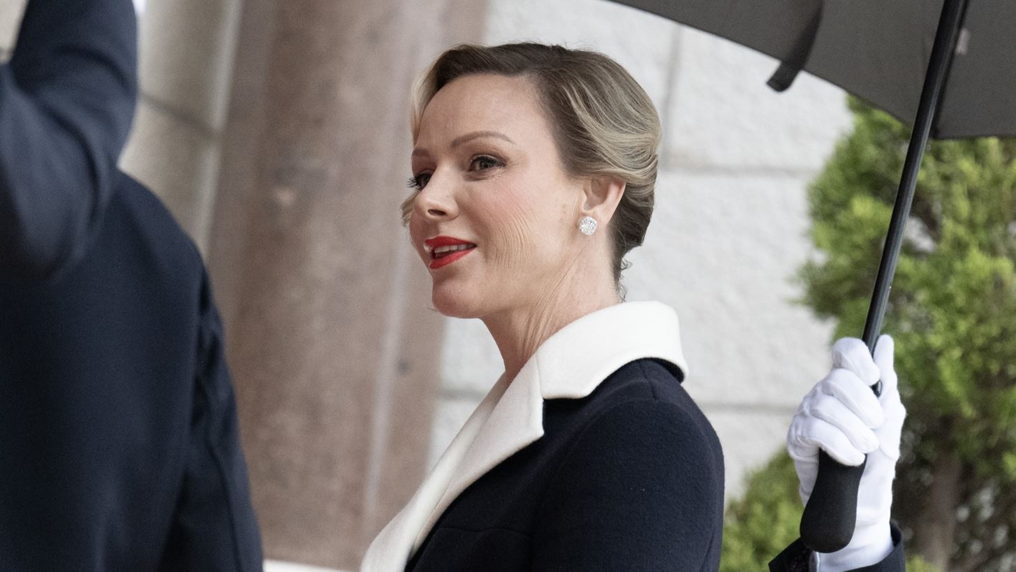 &#x397; &#x3C7;&#x3B5;&#x3B9;&#x3C1;&#x3BF;&#x3BD;&#x3BF;&#x3BC;&#x3AF;&#x3B1; &#x3C4;&#x3BF;&#x3C5; &#x3C0;&#x3C1;&#x3AF;&#x3B3;&#x3BA;&#x3B9;&#x3C0;&#x3B1; A&#x3BB;&#x3B2;&#x3AD;&#x3C1;&#x3C4;&#x3BF;&#x3C5; &#x3C0;&#x3BF;&#x3C5; &#x3C4;&#x3B1;&#x3C0;&#x3B5;&#x3AF;&#x3BD;&#x3C9;&#x3C3;&#x3B5; &#x3C4;&#x3B7; &#x3C3;&#x3CD;&#x3B6;&#x3C5;&#x3B3;&#x3CC; &#x3C4;&#x3BF;&#x3C5;, Charlene &#x3C4;&#x3BF;&#x3C5; &#x39C;&#x3BF;&#x3BD;&#x3B1;&#x3BA;&#x3CC;