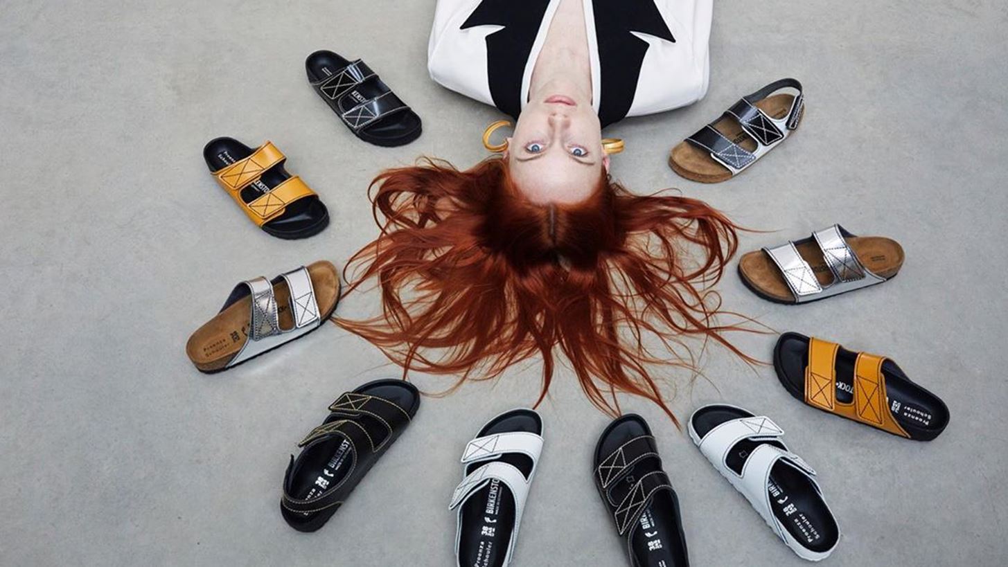 Birkenstock &#x3BA;&#x3B1;&#x3B9; Proenza Schouler &#x3B5;&#x3BD;&#x3CE;&#x3BD;&#x3BF;&#x3C5;&#x3BD; &#x3C4;&#x3B9;&#x3C2; &#x3B4;&#x3C5;&#x3BD;&#x3AC;&#x3BC;&#x3B5;&#x3B9;&#x3C2; &#x3C4;&#x3BF;&#x3C5;&#x3C2;