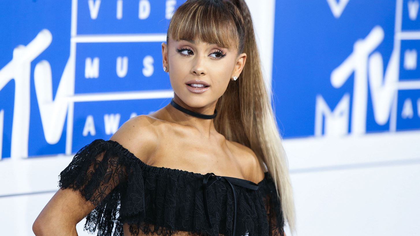 Ariana Grande | &#x394;&#x3B9;&#x3B5;&#x3C5;&#x3B8;&#x3B5;&#x3C4;&#x3AE;&#x3B8;&#x3B7;&#x3BA;&#x3B5; &#x3C4;&#x3BF; &#x3B4;&#x3B9;&#x3B1;&#x3B6;&#x3CD;&#x3B3;&#x3B9;&#x3CC; &#x3C4;&#x3B7;&#x3C2; - &#x3A4;&#x3BF; &#x3C0;&#x3BF;&#x3C3;&#x3CC; &#x3C0;&#x3BF;&#x3C5; &#x3B8;&#x3B1; &#x3BA;&#x3B1;&#x3C4;&#x3B1;&#x3B2;&#x3AC;&#x3BB;&#x3BB;&#x3B5;&#x3B9; &#x3C3;&#x3C4;&#x3BF;&#x3BD; Dalton Gomez