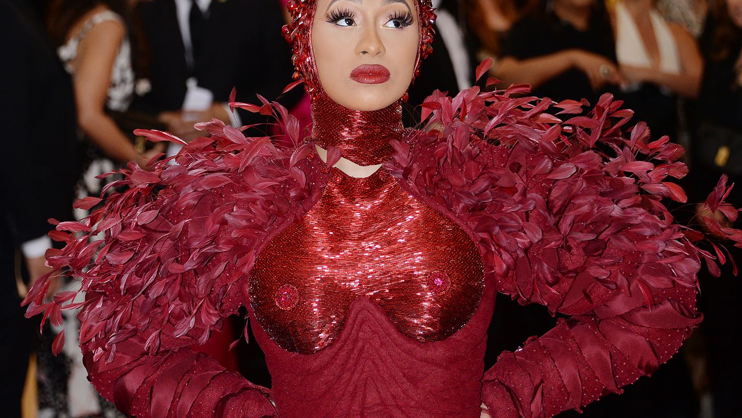 &#x38C;&#x3C4;&#x3B1;&#x3BD; &#x3BF; Bernie Sanders &#x3C3;&#x3C5;&#x3BD;&#x3AC;&#x3BD;&#x3C4;&#x3B7;&#x3C3;&#x3B5; &#x3C4;&#x3B7;&#x3BD; Cardi B