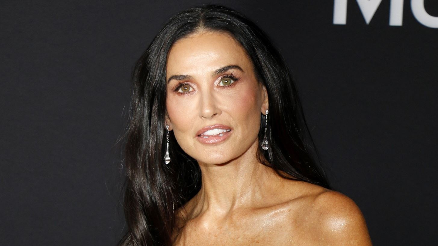 Demi Moore | &#x3A0;&#x3CC;&#x3B6;&#x3B1;&#x3C1;&#x3B5; &#x3BC;&#x3B5; &#x3C4;&#x3B9;&#x3C2; 3 &#x3BA;&#x3CC;&#x3C1;&#x3B5;&#x3C2; &#x3C4;&#x3B7;&#x3C2; &#x3C3;&#x3C4;&#x3B7;&#x3BD; &#x3C0;&#x3C1;&#x3B5;&#x3BC;&#x3B9;&#x3AD;&#x3C1;&#x3B1; &#x3C4;&#x3B7;&#x3C2; &#x3C3;&#x3C4;&#x3BF; &#x39B;&#x3BF;&#x3C2; &#x386;&#x3BD;&#x3C4;&#x3B6;&#x3B5;&#x3BB;&#x3B5;&#x3C2;