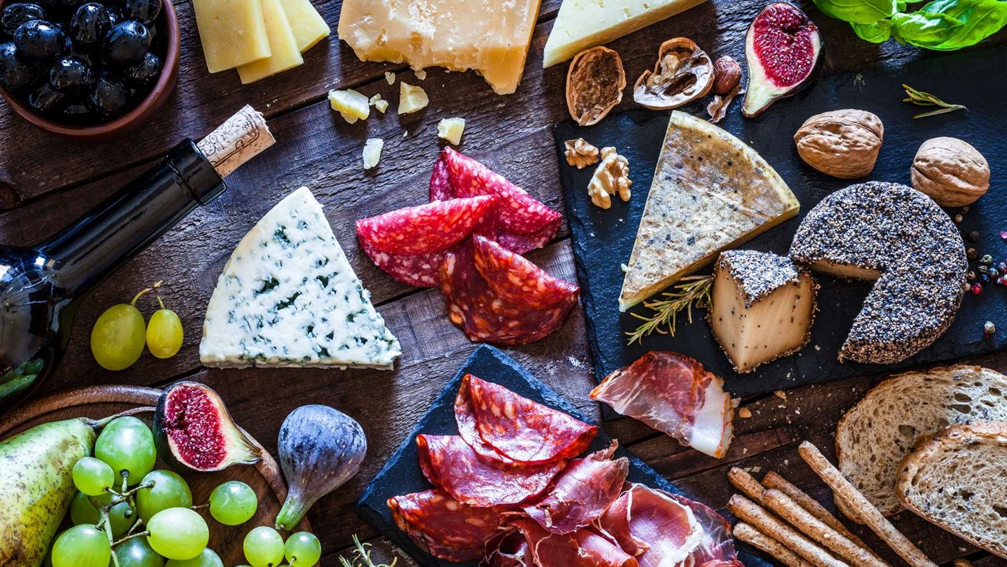 &#x3A4;&#x3BF; &#x3C4;&#x3AD;&#x3BB;&#x3B5;&#x3B9;&#x3BF; cocktail and food pairing