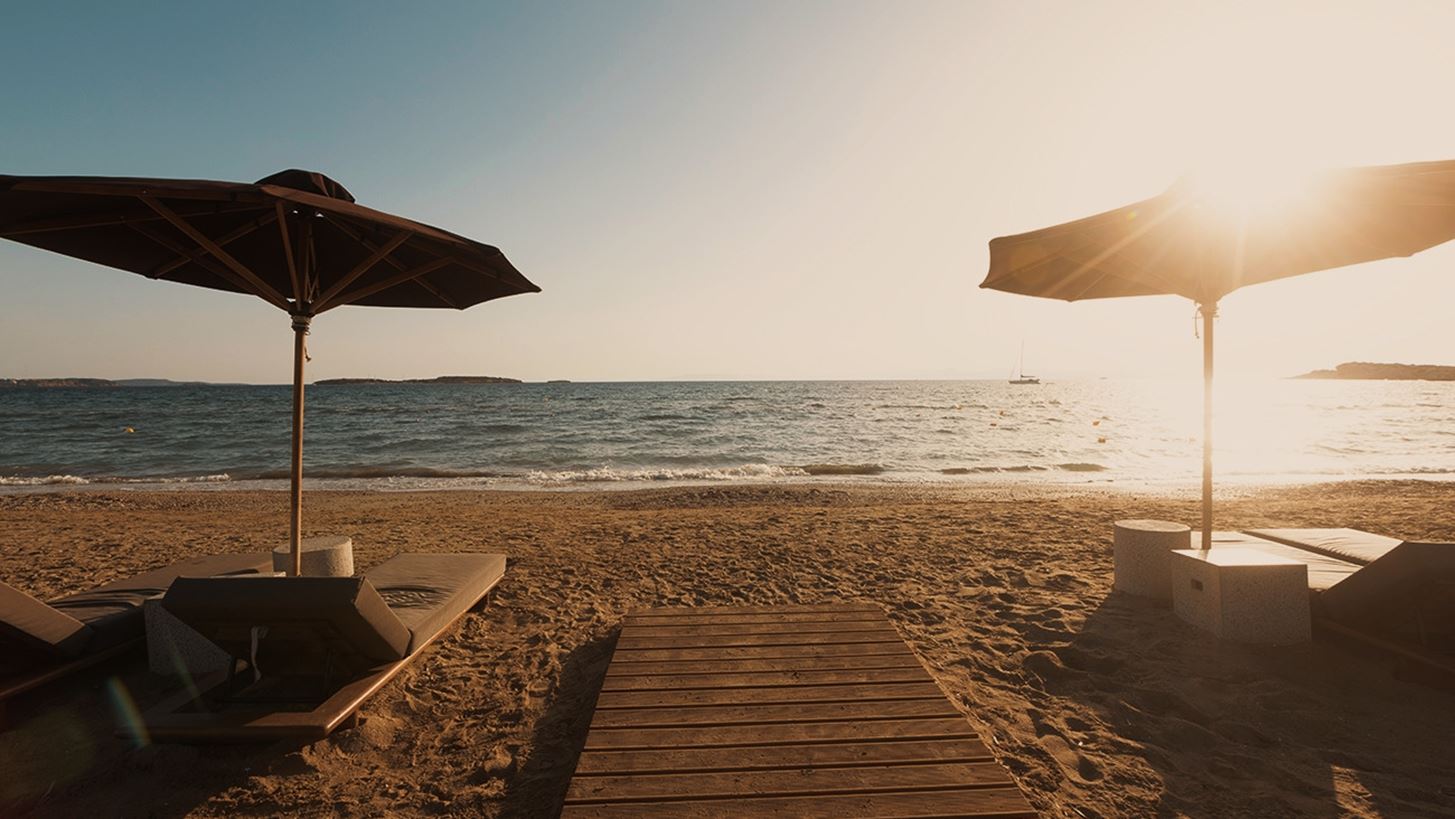 &#x3A4;&#x3BF; The C - Beach Restaurant &#x3C5;&#x3C0;&#x3BF;&#x3B4;&#x3AD;&#x3C7;&#x3B5;&#x3C4;&#x3B1;&#x3B9; &#x3C4;&#x3B7;&#x3BD; &#x3BA;&#x3B1;&#x3BB;&#x3BF;&#x3BA;&#x3B1;&#x3B9;&#x3C1;&#x3B9;&#x3BD;&#x3AE; &#x3C3;&#x3B5;&#x3B6;&#x3CC;&#x3BD;!