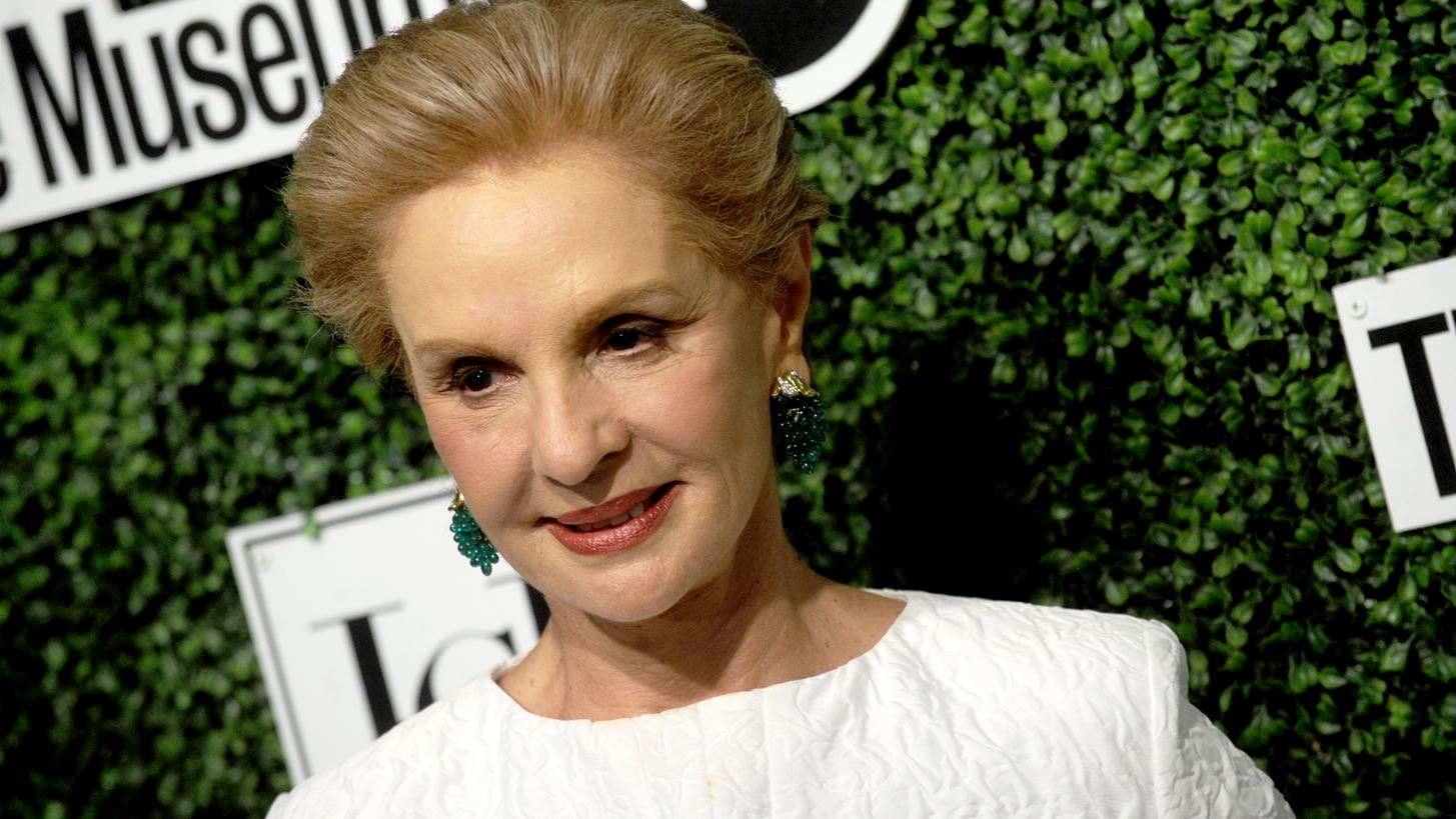 Carolina Herrera: &#x3A4;&#x3B1; iconic looks &#x3C0;&#x3BF;&#x3C5; &#x3B8;&#x3B1; &#x3B8;&#x3C5;&#x3BC;&#x3CC;&#x3BC;&#x3B1;&#x3C3;&#x3C4;&#x3B5; &#x3B3;&#x3B9;&#x3B1; &#x3C0;&#x3AC;&#x3BD;&#x3C4;&#x3B1;