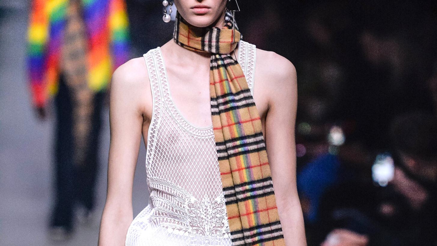 Ο οίκος Burberry μόλις άλλαξε λογότυπο