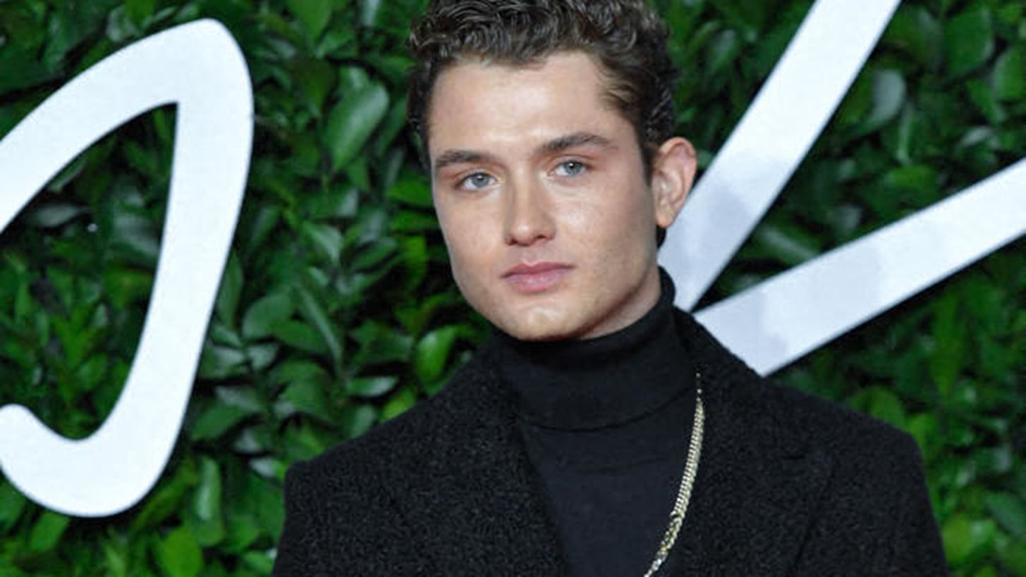 &#x39F; &#x3B3;&#x3B9;&#x3BF;&#x3C2; &#x3C4;&#x3BF;&#x3C5; Jude Law &#x3AD;&#x3C7;&#x3B5;&#x3B9; &#x3C4;&#x3BF; &#x3C3;&#x3C4;&#x3C5;&#x3BB; &#x3C4;&#x3BF;&#x3C5; &#x3C0;&#x3B1;&#x3C4;&#x3AD;&#x3C1;&#x3B1; &#x3C4;&#x3BF;&#x3C5;